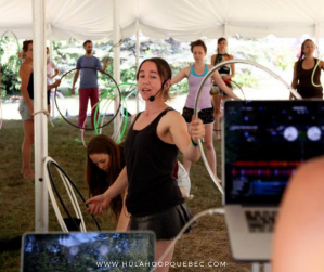 Enseigner le hula-hoop